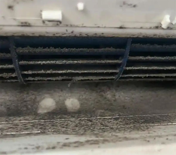 阿鲁科尔空调吹的风有股烧焦味是怎么回事